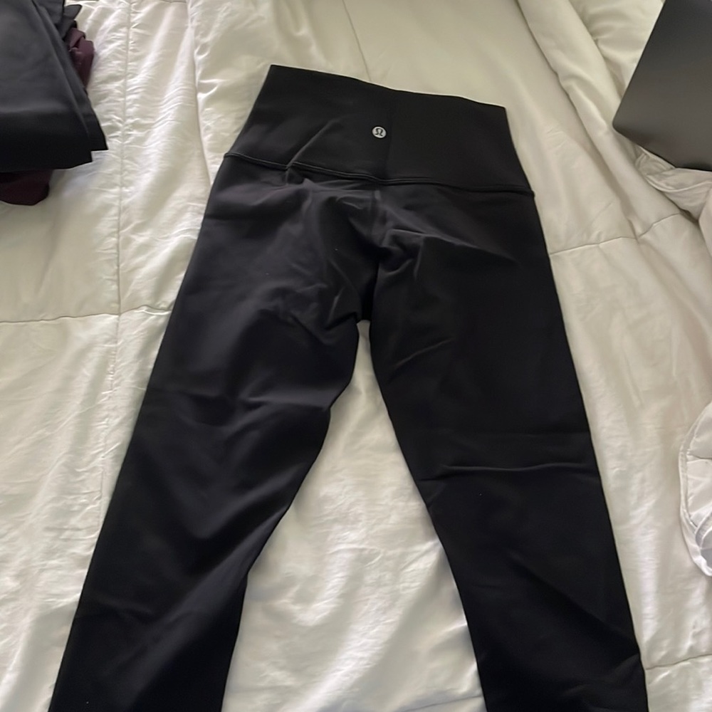 Black cropped lululemon leggings
